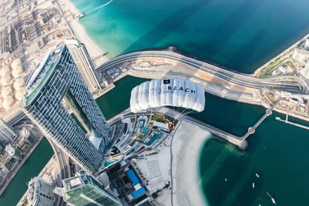 Ngắm bể bơi vô cực ở độ cao bằng 9/10 tháp Eiffel