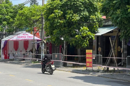 Đoạn phố Nguyễn Thị Duệ có cửa hàng xăm nơi N.V.L làm việc bị cách ly y tế