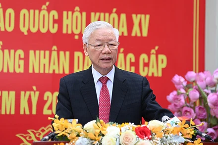 Tổng Bí thư Nguyễn Phú Trọng trả lời phỏng vấn báo chí tại khu vực bỏ phiếu số 4, phường Nguyễn Du, quận Hai Bà Trưng, TP Hà Nội. (Ảnh: ĐĂNG KHOA)