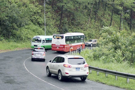 Tạm dừng các loại xe vận chuyển hành khách từ TP Hồ Chí Minh vào Lâm Đồng để tập trung phòng, chống Covid-19.
