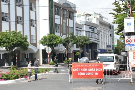 Chốt phong tỏa được lập tại đường Đống Đa, từ 0 giờ sáng 6-5.