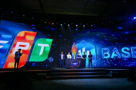 Lãnh đạo FPT và base.vn tại lễ công bố hợp tác đầu tư.