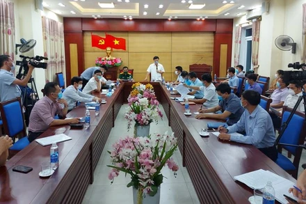 Ban Chỉ đạo phòng, chống dịch Covid-19 Nghệ An họp khẩn, triển khai công tác phòng, chống dịch, khi trên địa bàn xuất hiện ca Covid-19 đầu tiên trong cộng đồng. 