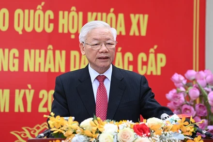 Tổng Bí thư Nguyễn Phú Trọng trả lời phỏng vấn báo chí sau khi bỏ phiếu bầu cử. (Ảnh: Đăng Khoa)