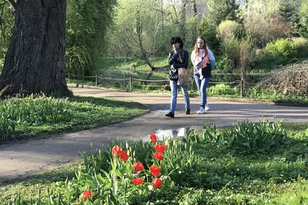 Vườn thực vật thuộc MGU là một không gian lý tưởng để thư giãn, thưởng hoa, tìm hiểu nhiều loài thực vật từ khắp nơi trên thế giới. (Ảnh: QUẾ ANH)