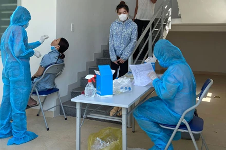 Tăng cường lấy mẫu xét nghiệm sàng lọc SARS-CoV-2.