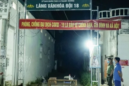 Đường vào nhà ở của BN 3353 đã được phong tỏa từ đêm ngày 9-5. 