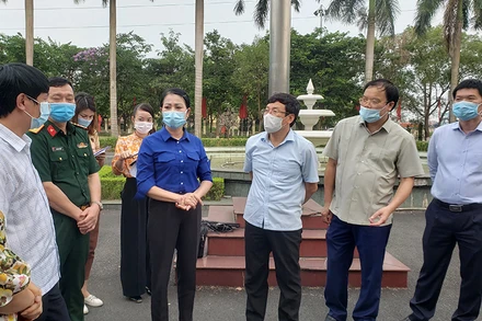 Lãnh đạo tỉnh Vĩnh Phúc kiểm tra công tác chuẩn bị bầu cử tại huyện Yên Lạc.