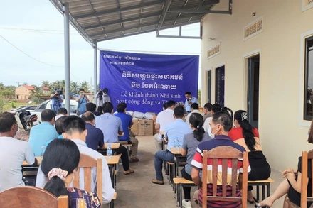 Khánh thành Nhà sinh hoạt cộng đồng, sáng 26-5.