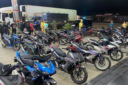 Tất cả các xe tụ tập đua trái phép đều bị lực lượng chức năng tạm giữ.