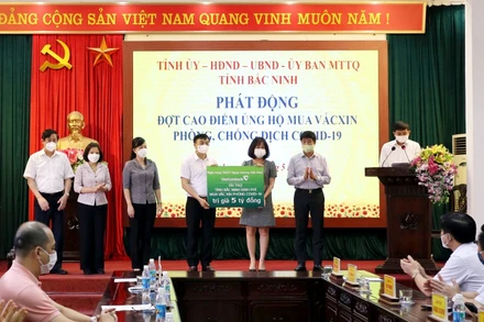 Tổ chức, cá nhân ủng hộ mua vaccine ngừa Covid-19.