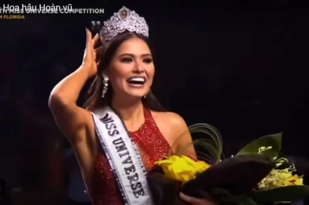 Tân Hoa hậu Hoàn vũ 2021 lúc đăng quang. (Ảnh chụp màn hình)