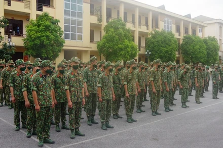 150 cán bộ, chiến sĩ Bộ Chỉ huy Quân sự Cao Bằng tăng cường cho BĐBP thực hiện nhiệm vụ phòng, chống xuất nhập cảnh trái phép.