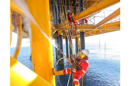 Bảo dưỡng chân đế giàn Mộc Tinh.