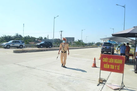 Tỉnh Quảng Ngãi lập bảy chốt kiểm tra y tế tại các cửa ngõ ra, vào tỉnh.