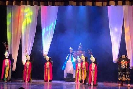 Các nghệ sĩ Nhà hát Múa rối Trung ương trình diễn vở rối thử nghiệm "Kiều" năm 2020.