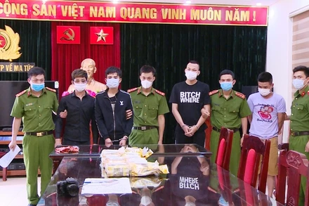 Công an hiện tạm  giữ hình sự bốn đối tượng, tiếp tục điều tra mở rộng vụ án.