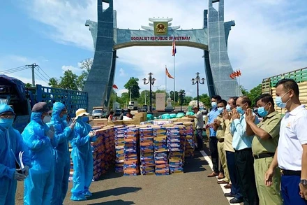 Số quà tặng được trao cho ba tỉnh Đông Bắc Campuchia để phòng-chống dịch Covid-19.