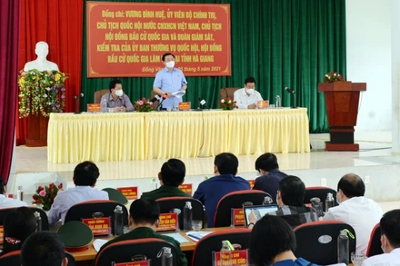 Chủ tịch QH Vương Đình Huệ làm việc với lãnh đạo tỉnh Hà Giang, Ủy ban Bầu cử tỉnh, Ủy ban Bầu cử huyện Đồng Văn và Ủy ban Bầu cử xã Lũng Cú.