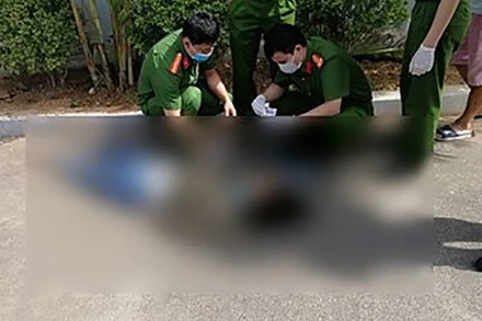 Công an TP Sơn La kiểm tra, khám nghiệm hiện trường.