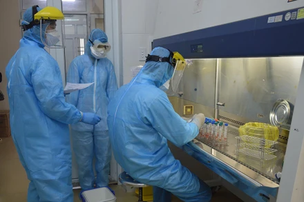 CDC Thái Bình đang đẩy nhanh việc xét nghiệm các mẫu bệnh phẩm liên quan đến trường hợp F0, F1 đi về địa bàn tỉnh.