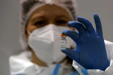 Một lọ vaccine COVID-19 của Sinopharm ở Belgrade, Serbia. Ảnh: AP.