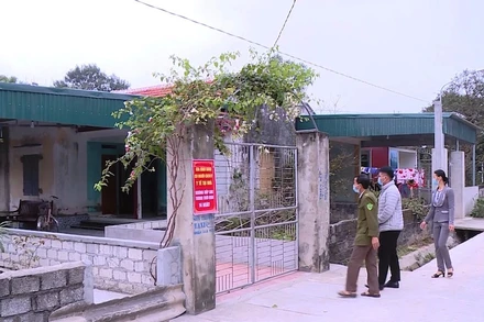 Lực lượng chức năng ở Thanh Hóa kiểm tra cách ly tại gia đình trong dịp trước Tết nguyên đán Tân Sửu