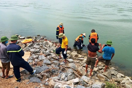 Lực lượng chức năng đã tìm thấy, vớt thi thể nạn nhân bị đuối nước.