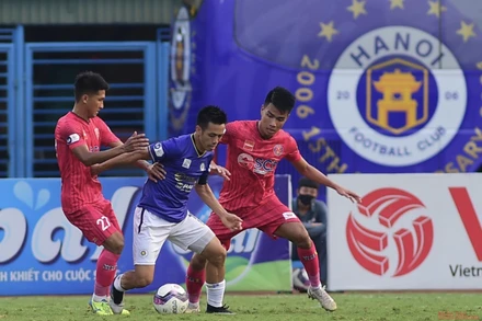 Văn Quyết được HLV Park Choong Kyun tin tưởng với vai trò đội trưởng. 