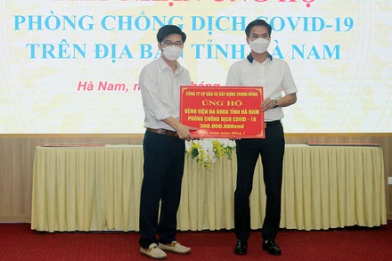 Các doanh nghiệp ủng hộ 3,3 tỷ đồng hỗ trợ tỉnh Hà Nam phòng, chống dịch Covid-19