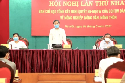 Đồng chí Trần Tuấn Anh, Ủy viên Bộ Chính trị, Trưởng Ban Kinh tế Trung ương, Trưởng Ban Chỉ đạo tổng kết Nghị quyết tham dự và chủ trì Hội nghị. Ảnh:VGP/HT