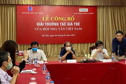 Ban Chấp hành Hội Nhà văn Việt Nam công bố giải thưởng.