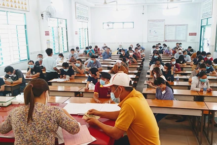 Học viên thi lý thuyết bằng lái xe. (Ảnh minh họa: Tổng cục Đường bộ Việt Nam)