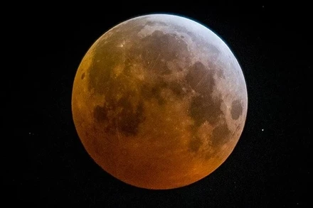 Nguyệt thực toàn phần ở Mechelen, Bỉ, ngày 21-1-2019. Ảnh: Getty Images.