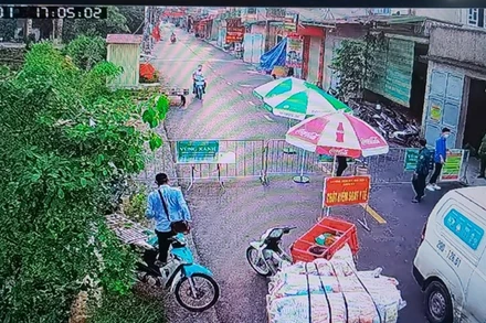 Quan sát camera từ máy chủ đặt tại trụ sở Công an xã. 