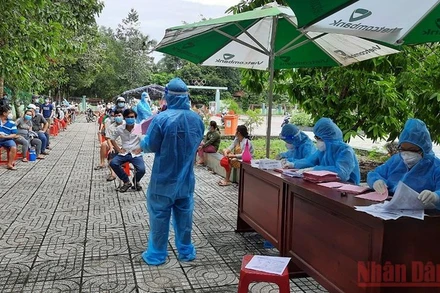 Têm vaccine cho người dân trên địa bàn tỉnh Bình Dương.