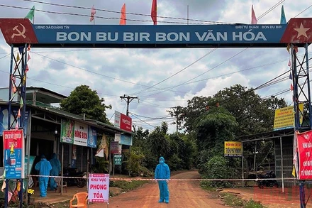 Điểm phong tỏa tại bon Bu Bir, xã Quảng Tín, nơi phát hiện trường hợp đầu tiên dương tính với SARS-CoV-2 tại huyện Đắk R’Lấp.