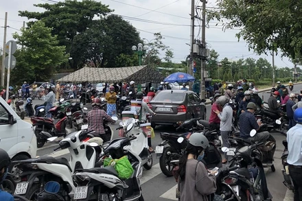 Yêu cầu chấm dứt ngay việc gây ùn tắc tại các chốt kiểm dịch