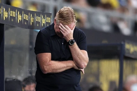 Dáng vẻ đau khổ của Koeman trong trận hòa 0-0 trước Cadiz. (Ảnh: FC Barcelona)