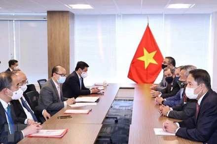 Chủ tịch nước Nguyễn Xuân Phúc tiếp Tập đoàn Macquaire, JP Morgan, Bechtel, GE, McDermontt. (Ảnh: Thống Nhất/TTXVN)