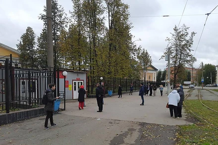 Cửa vào khuôn viên Đại học tổng hợp Perm. (Ảnh: TASS)