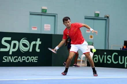 Lý Hoàng Nam thi đấu tại Davis Cup 2021. (Ảnh: Liên đoàn Quần vợt Việt Nam)