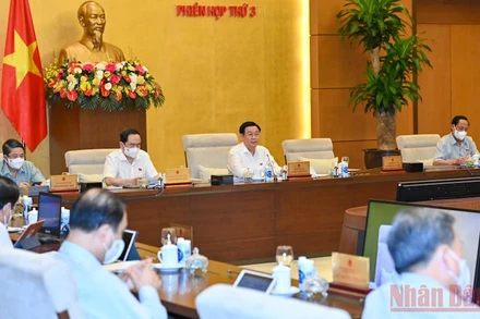 Quang cảnh phiên họp Uỷ ban Thường vụ Quốc hội cho ý kiến về đề nghị của Toà án Nhân dân tối cao về tổ chức phiên toà trực tuyến. Ảnh: Duy Linh
