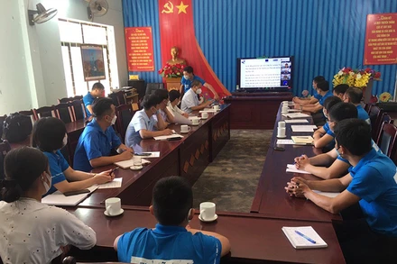 Ra mắt nền tảng kỹ thuật số Em Vui tại điểm cầu địa phương.