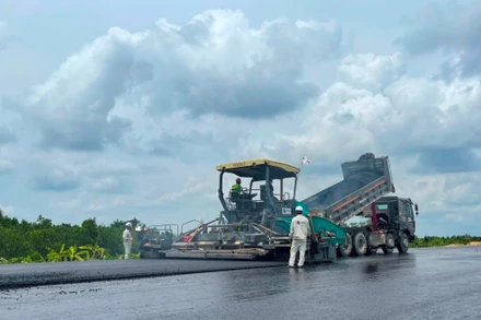 Thi công cao tốc Trung Lương - Mỹ Thuận.