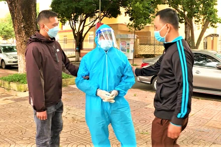 Đối tượng Võ Thành Trung bị bắt giữ và được di lý về Công an huyện Cư M’gar để xử lý.