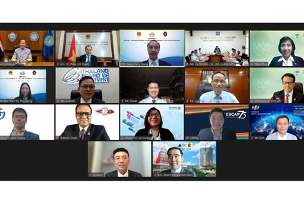 Các đại biểu tham dự hội thảo.