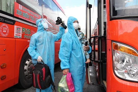 Người dân tỉnh Phú Yên tại TP Hồ Chí Minh được Tập đoàn Phương Trang hỗ trợ về quê miễn phí theo nguyện vọng trong thời điểm dịch bệnh diễn biến phức tạp.