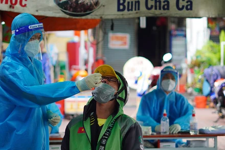 Gojek tổ chức xét nghiệm nhanh Covid-19 cho các shipper.