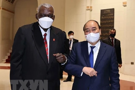 Chủ tịch nước Nguyễn Xuân Phúc hội kiến Chủ tịch Quốc hội Cộng hòa Cuba Esteban Lazo Hernández. (Ảnh: TTXVN)